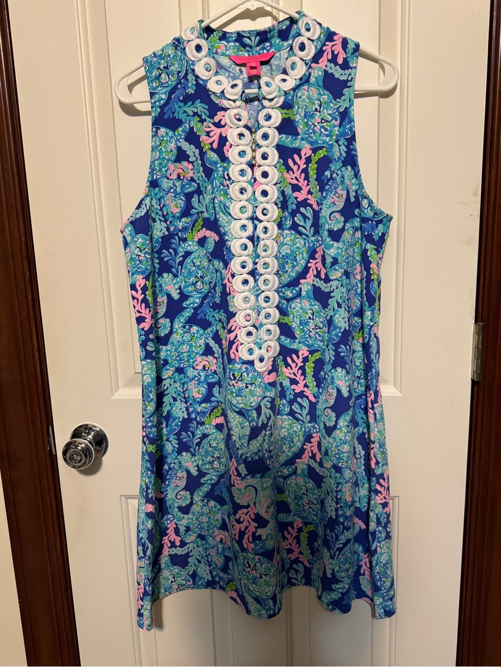 Lilly Pulitzer shift dress 10 EUC turtle Print Dress with White Embellished Neck